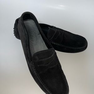 Tods black Gommino driving shoes in suede.